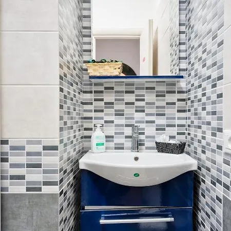 بيت ضيافة Venice City - With Private & Bathroom, Ac & Tv