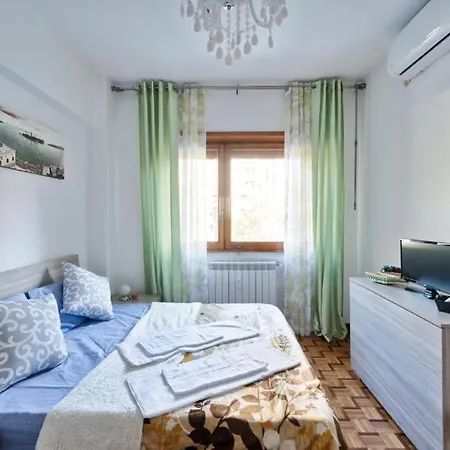 Venice City - With Private & Bathroom, Ac & Tv Pensión
