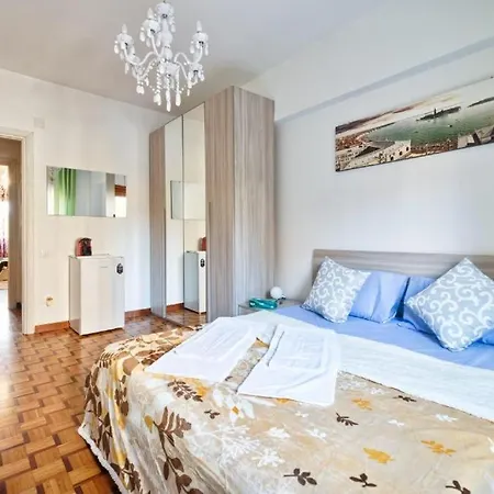 Venice City - With Private & Bathroom, Ac & Tv *