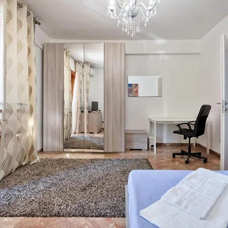 بيت ضيافة Venice City - With Private & Bathroom, Ac & Tv