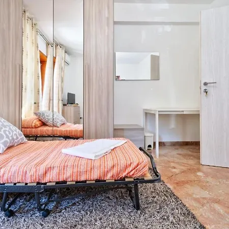 Venice City - With Private & Bathroom, Ac & Tv *