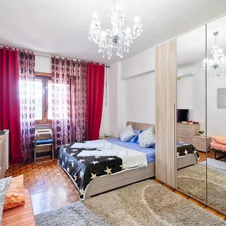 Venice City - With Private & Bathroom, Ac & Tv Pensión