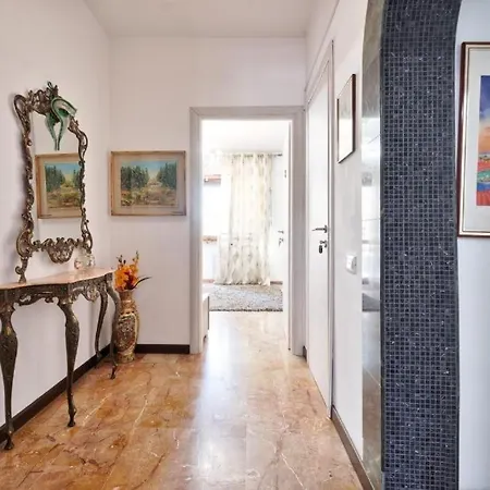 Pensión Venice City - With Private & Bathroom, Ac & Tv *