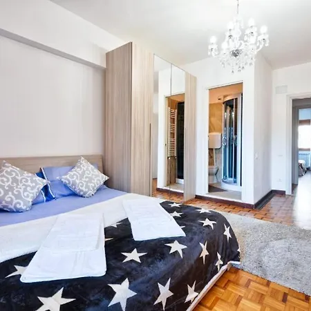 Venice City - With Private & Bathroom, Ac & Tv *