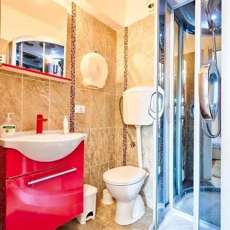 Venice City - With Private & Bathroom, Ac & Tv *