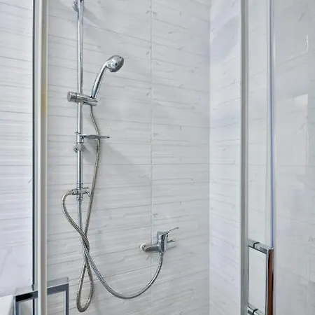 Venice City - With Private & Bathroom, Ac & Tv