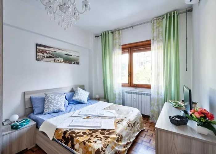 Venice City - With Private & Bathroom, Ac & Tv *