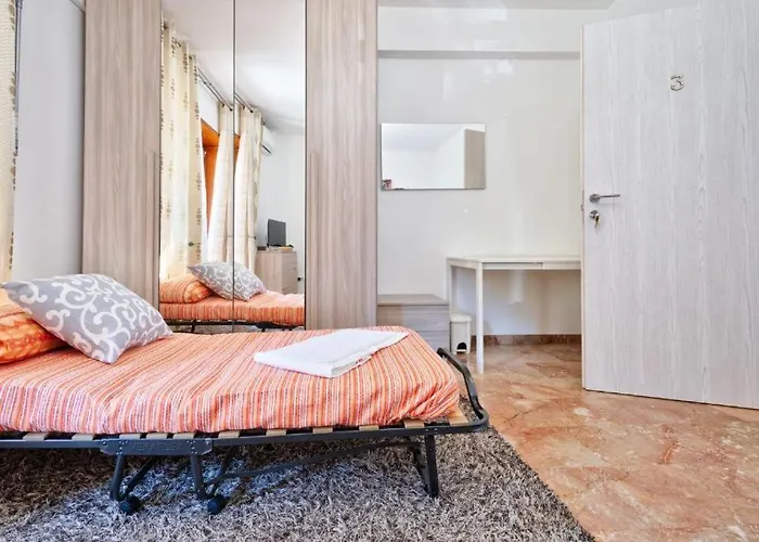Venice City - With Private & Bathroom, Ac & Tv *