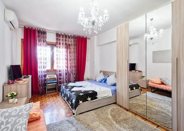Venice City - With Private & Bathroom, Ac & Tv Πανσιόν