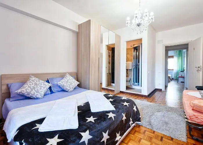 Venice City - With Private & Bathroom, Ac & Tv *