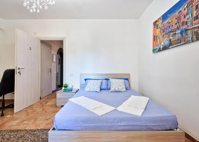 Venice City - With Private & Bathroom, Ac & Tv *