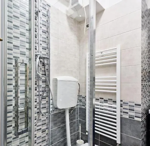 Venice City - With Private & Bathroom, Ac & Tv